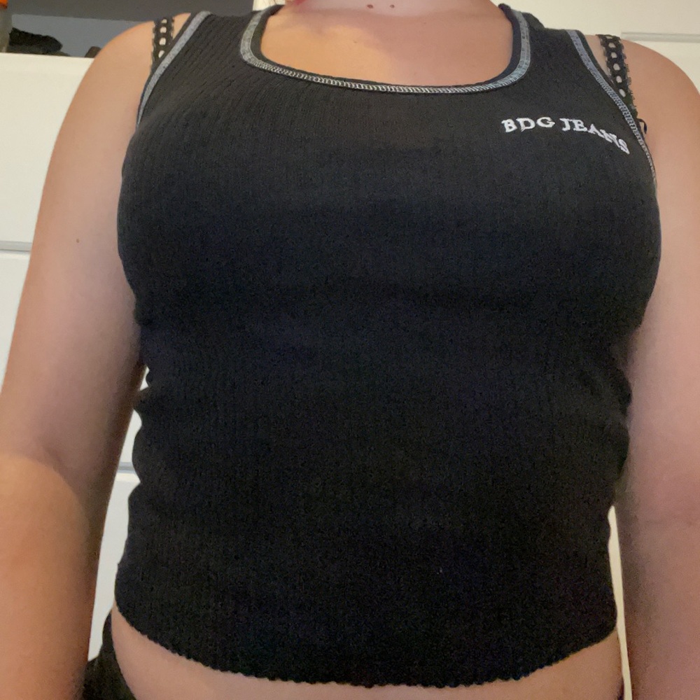 Simple cropped tank